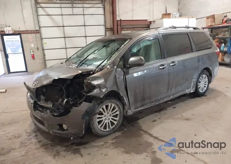 2017 Toyota Sienna Xle Premium 8 Passenger z USA, uszkodzony, nr VIN 5TDYZ3DC4HS826387